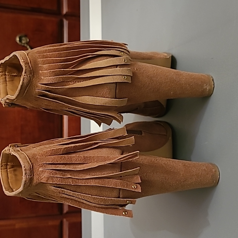 Heeled booties with fringe! - Picture 3 of 6
